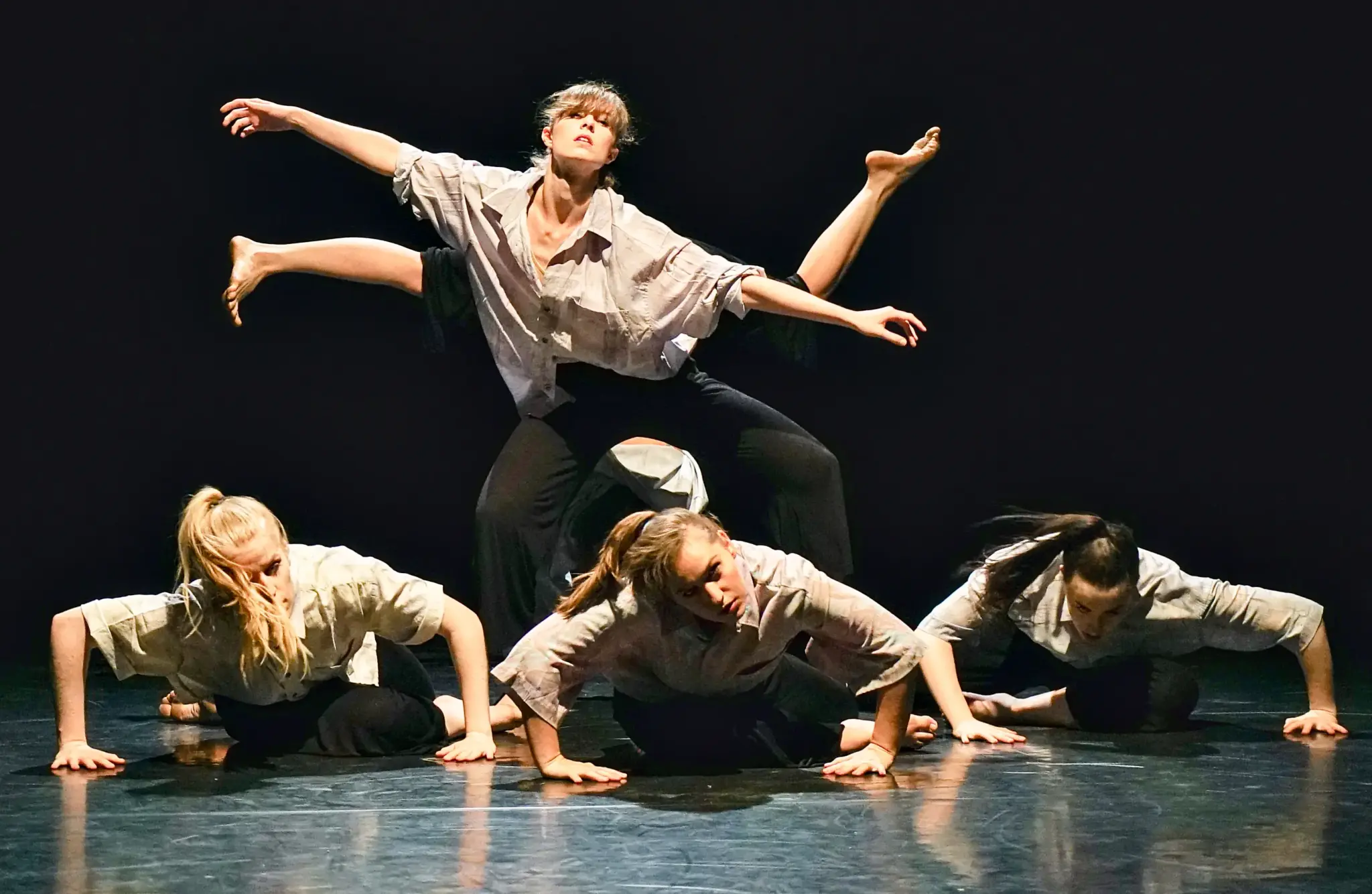 dancers_on_stage_in_Berlin